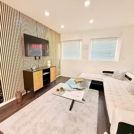 Les Bisous - Jacuzzi & Private Sauna Apartment Metz