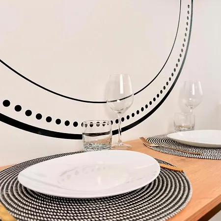 Les Bisous - Jacuzzi & Private Sauna Apartment *