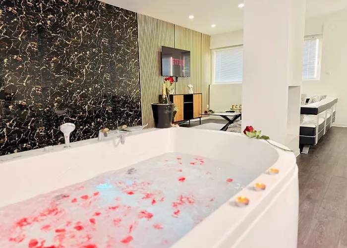 Les Bisous - Jacuzzi&private Sauna Metz