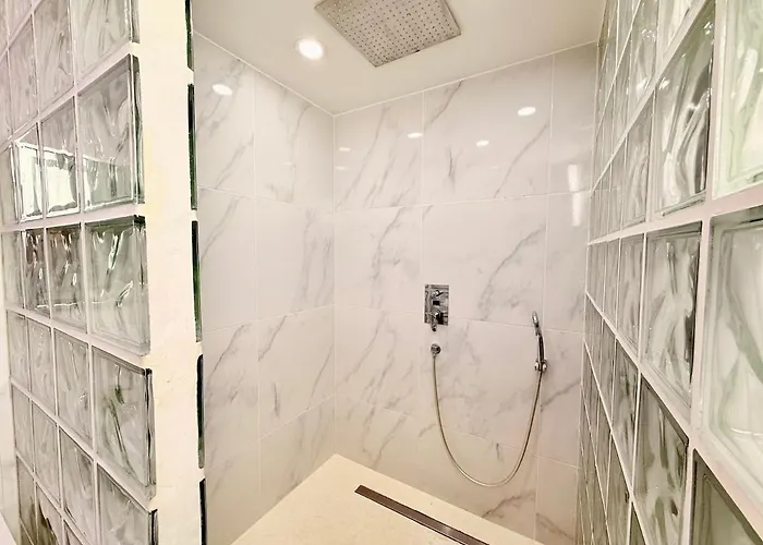 Les Bisous - Jacuzzi&private Sauna * Metz